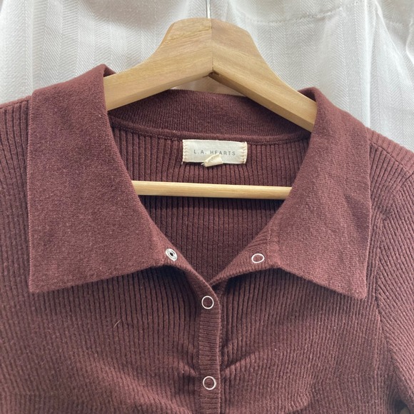 LA Hearts Ribbed Collared‎ Button Front Ruched Cropped Sweater Top Burgundy M - Picture 5 of 7